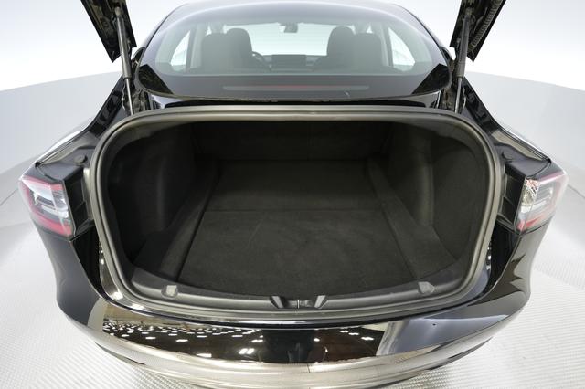 2018 Tesla Model 3 — photo 6 of 24