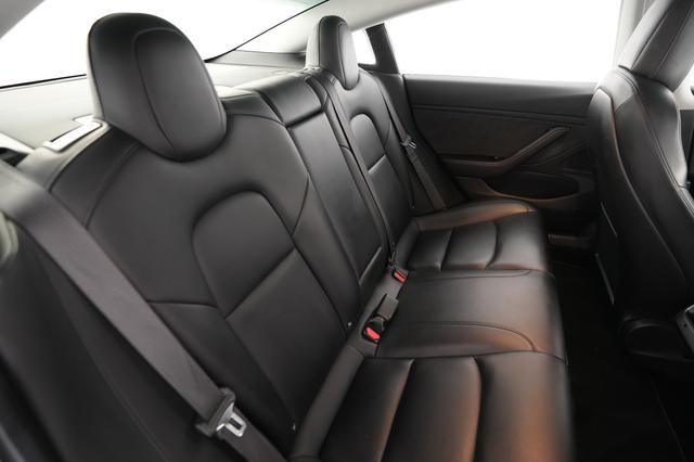 2018 Tesla Model 3 — photo 4 of 24