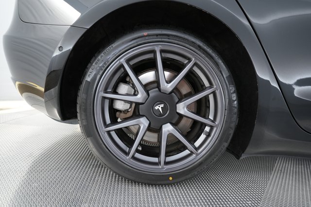 2018 Tesla Model 3 — photo 15 of 24