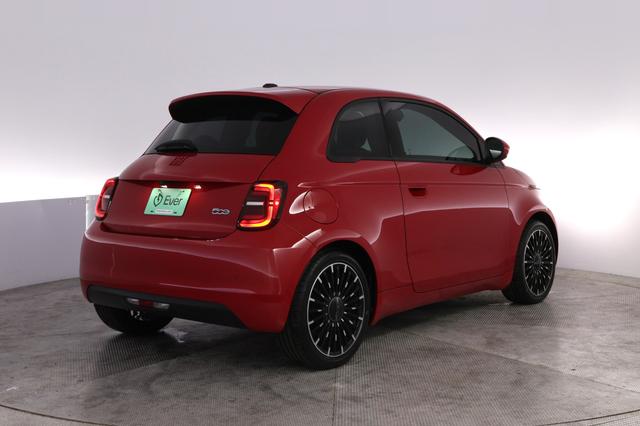 2024 Fiat 500e — photo 2 of 23