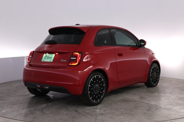 2024 Fiat 500e — photo 2 of 23