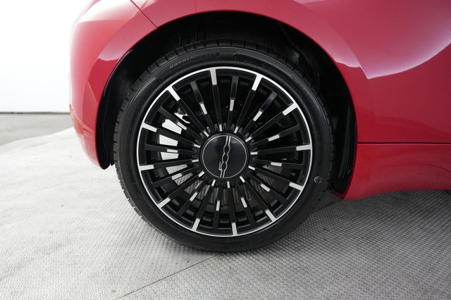 2024 Fiat 500e — photo 17 of 23