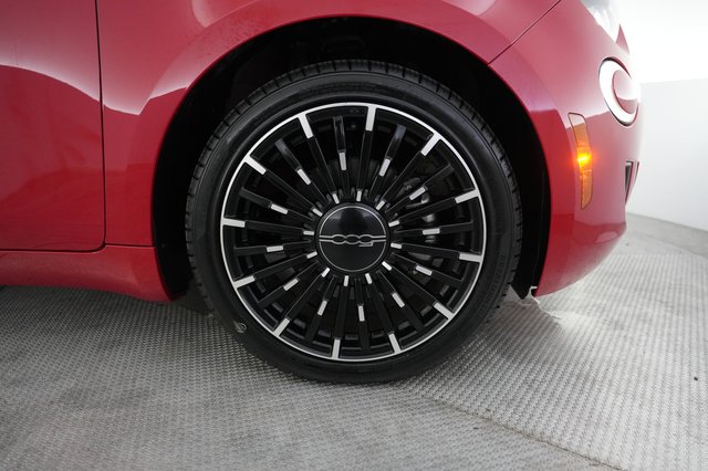 2024 Fiat 500e — photo 16 of 23