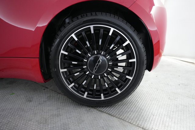 2024 Fiat 500e — photo 7 of 23