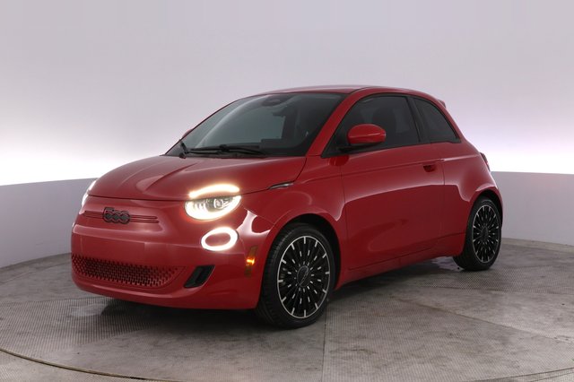 2024 Fiat 500e — VIN ZFAFFAA47RX215810