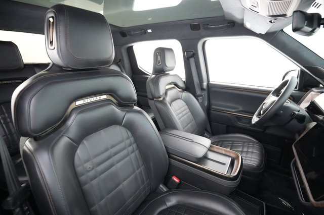 2025 Rivian R1T — photo 18 of 22