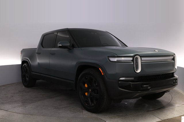 2025 Rivian R1T — photo 10 of 22