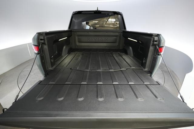 2025 Rivian R1T — photo 6 of 22