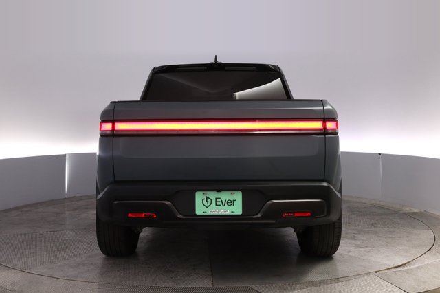 2025 Rivian R1T — photo 12 of 22