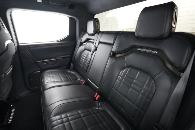 2025 Rivian R1T — photo 19 of 22