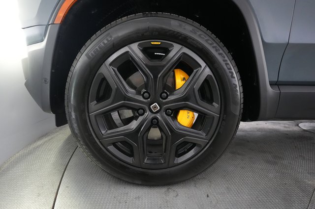2025 Rivian R1T — photo 15 of 22