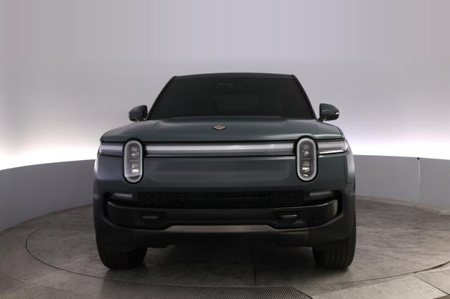 2025 Rivian R1T — photo 9 of 22