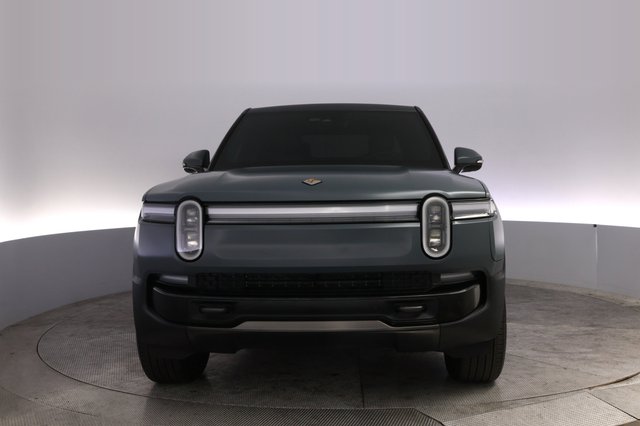 2025 Rivian R1T — photo 9 of 22