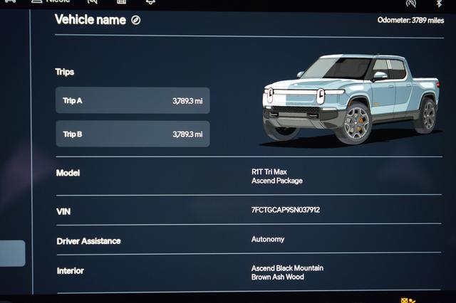 2025 Rivian R1T — photo 5 of 22