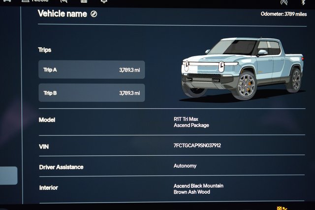 2025 Rivian R1T — photo 5 of 22