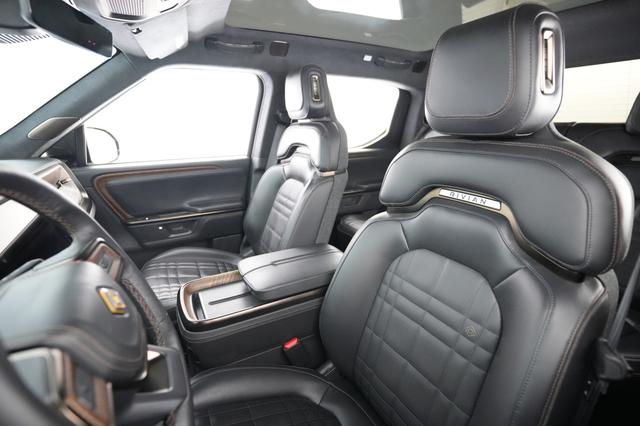 2025 Rivian R1T — photo 3 of 22