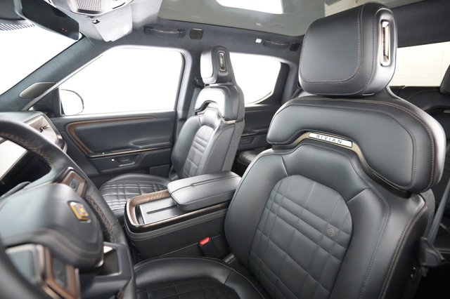 2025 Rivian R1T — photo 3 of 22
