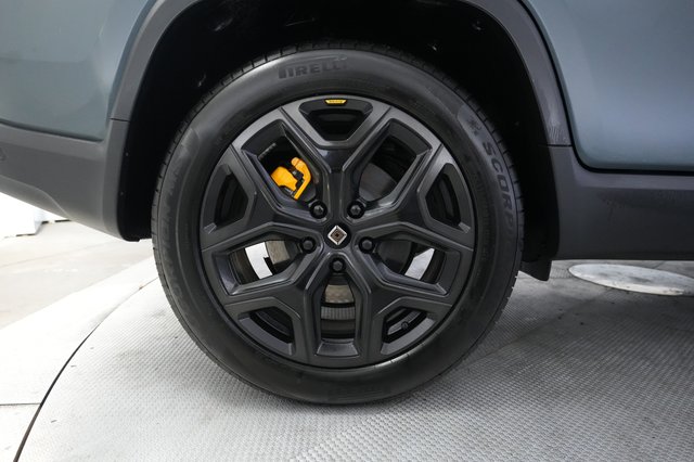 2025 Rivian R1T — photo 17 of 22
