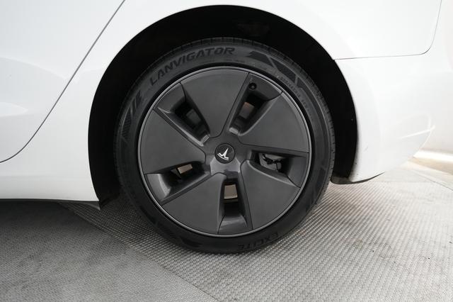 2023 Tesla Model 3 — photo 7 of 24