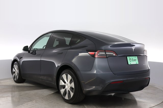 2022 Tesla Model Y — photo 13 of 24