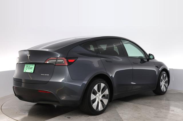 2022 Tesla Model Y — photo 2 of 24
