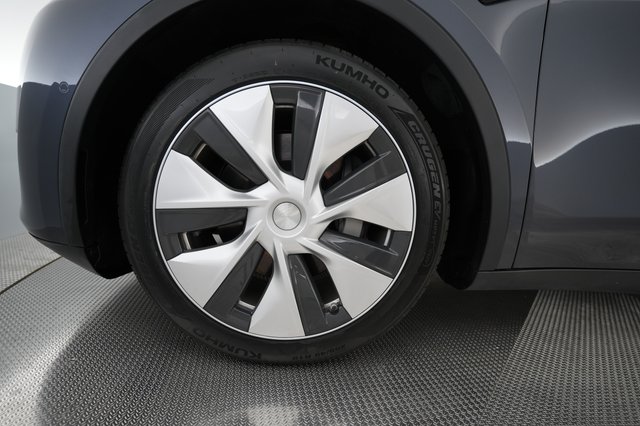 2022 Tesla Model Y — photo 15 of 24