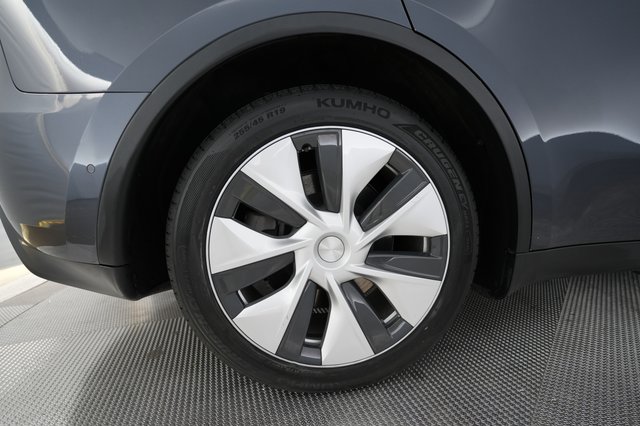 2022 Tesla Model Y — photo 17 of 24