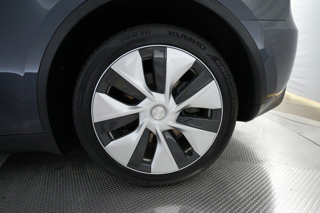 2022 Tesla Model Y — photo 7 of 24