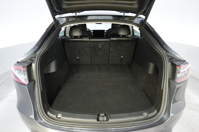2022 Tesla Model Y — photo 6 of 24