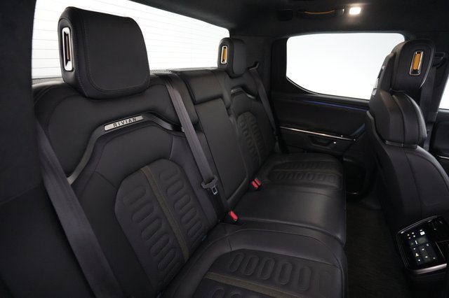 2025 Rivian R1T — photo 18 of 21