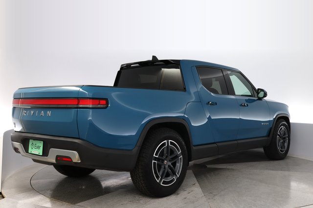 2025 Rivian R1T — photo 2 of 21