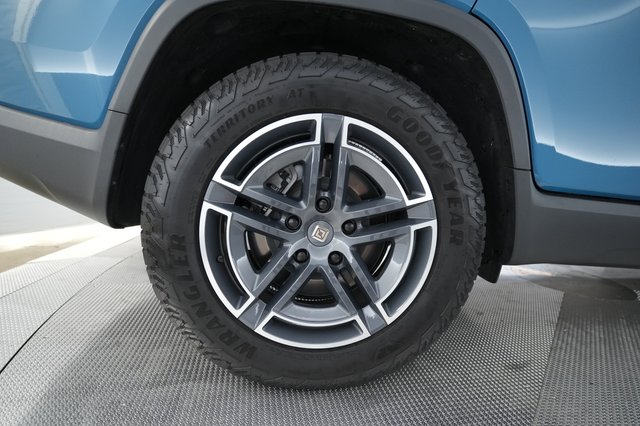 2025 Rivian R1T — photo 7 of 21