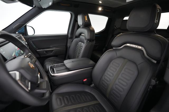 2025 Rivian R1T — photo 3 of 21