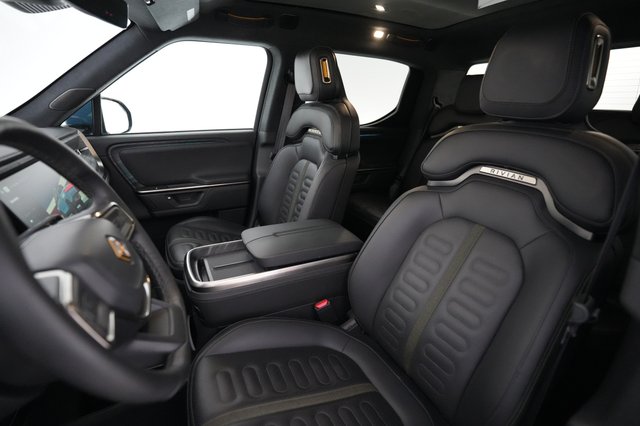 2025 Rivian R1T — photo 3 of 21