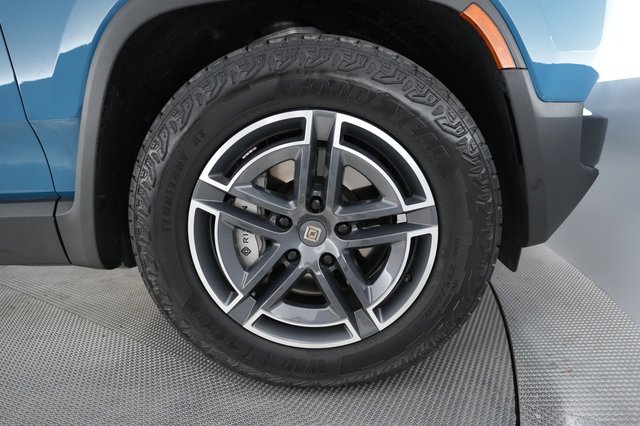 2025 Rivian R1T — photo 17 of 21