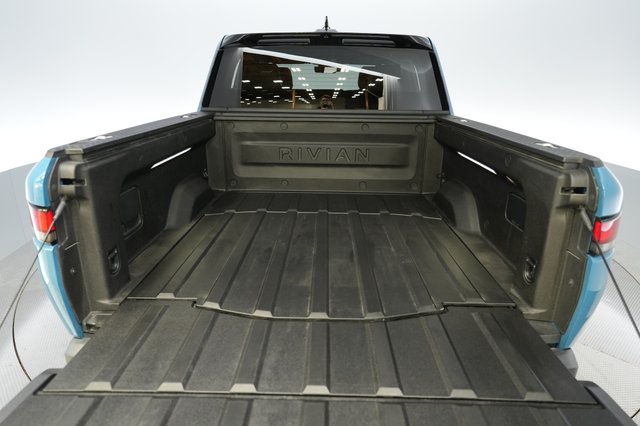 2025 Rivian R1T — photo 6 of 21