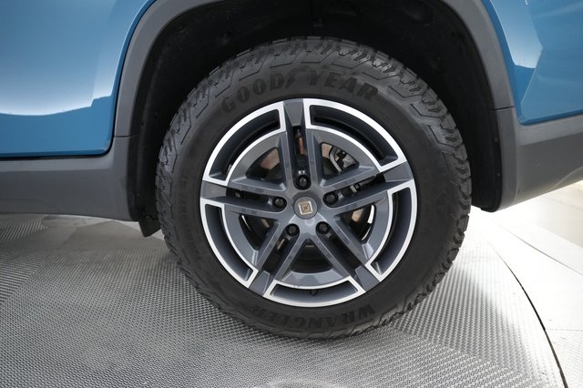2025 Rivian R1T — photo 15 of 21