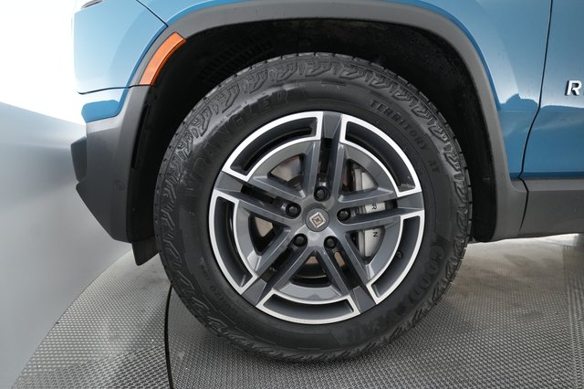 2025 Rivian R1T — photo 16 of 21