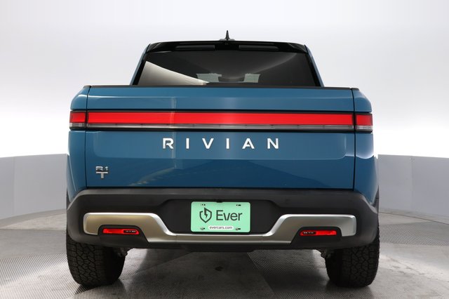 2025 Rivian R1T — photo 12 of 21