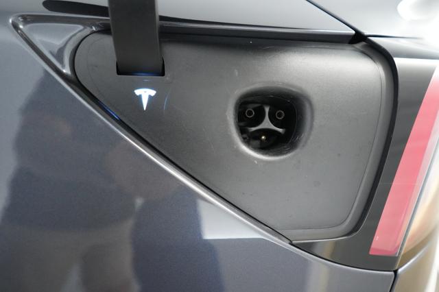 2023 Tesla Model 3 — photo 8 of 23