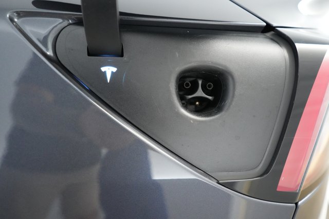 2023 Tesla Model 3 — photo 8 of 23