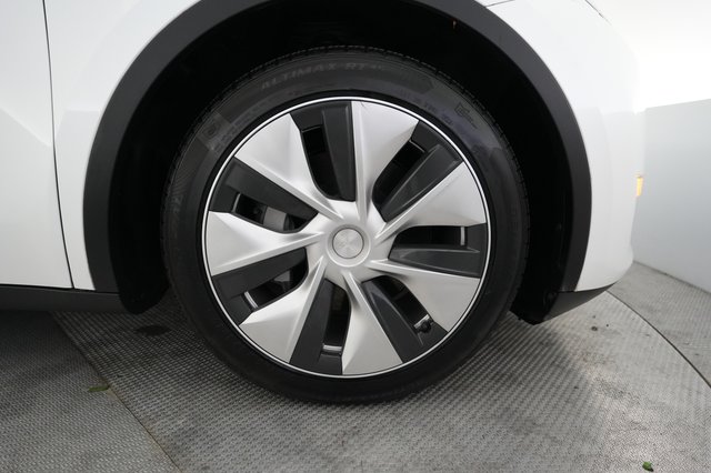 2023 Tesla Model Y — photo 16 of 21