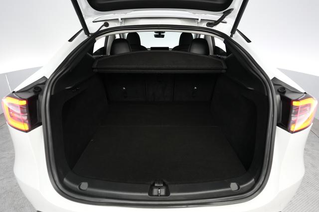 2023 Tesla Model Y — photo 6 of 21