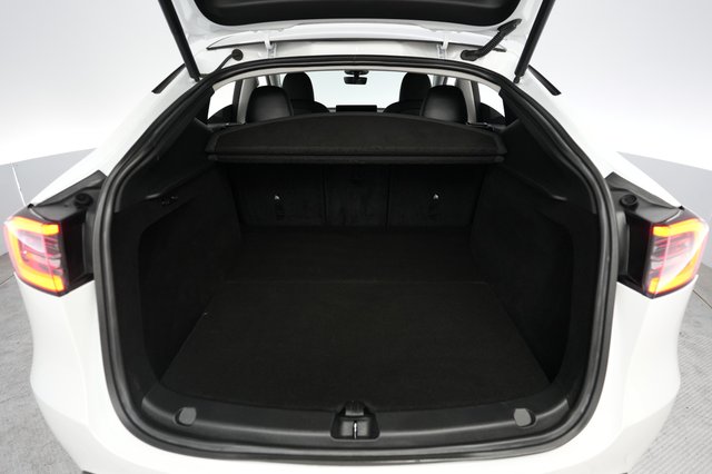 2023 Tesla Model Y — photo 6 of 21