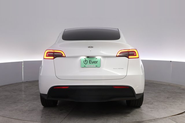 2023 Tesla Model Y — photo 12 of 21