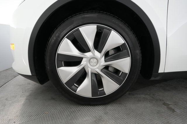 2023 Tesla Model Y — photo 15 of 21