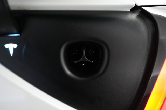 2023 Tesla Model Y — photo 8 of 21