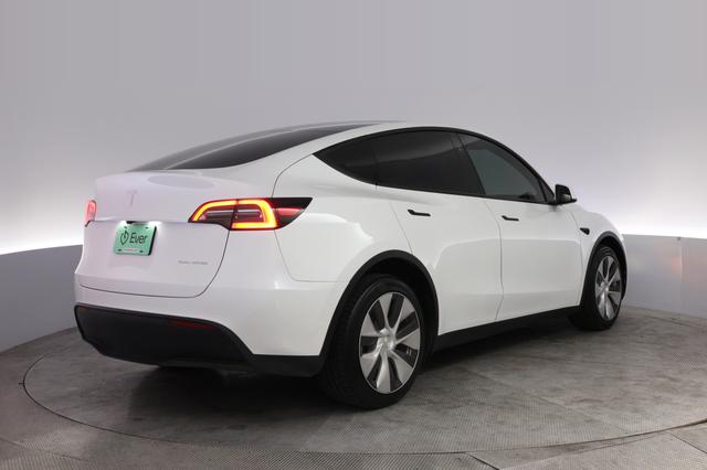 2023 Tesla Model Y — photo 2 of 21