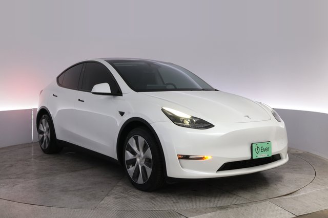 2023 Tesla Model Y — photo 10 of 21