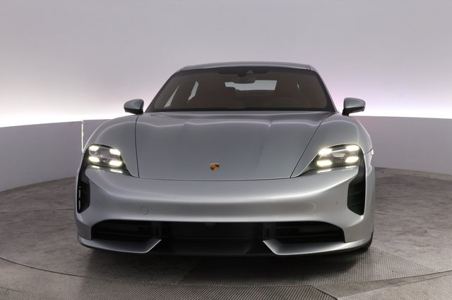 2020 Porsche Taycan — photo 9 of 25